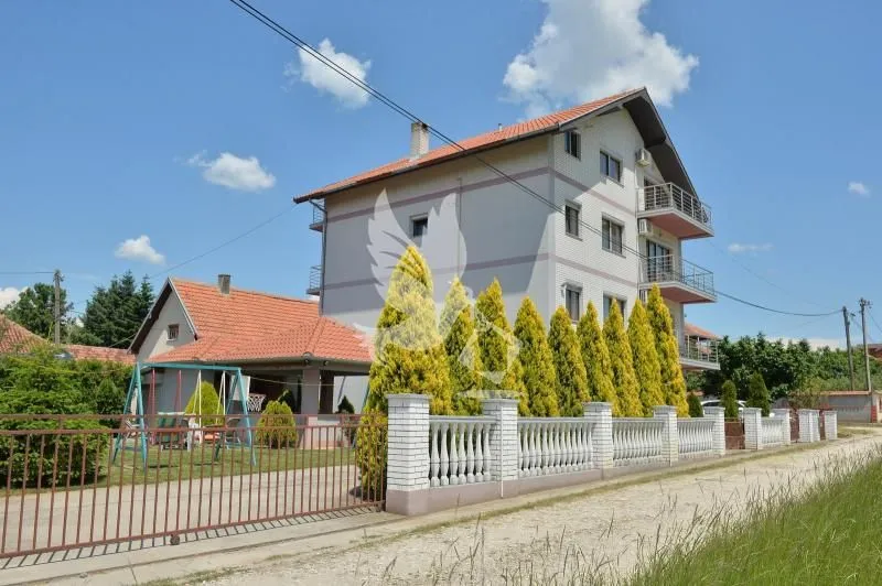 Sale, house, 554m², Mladenovac, Beograd