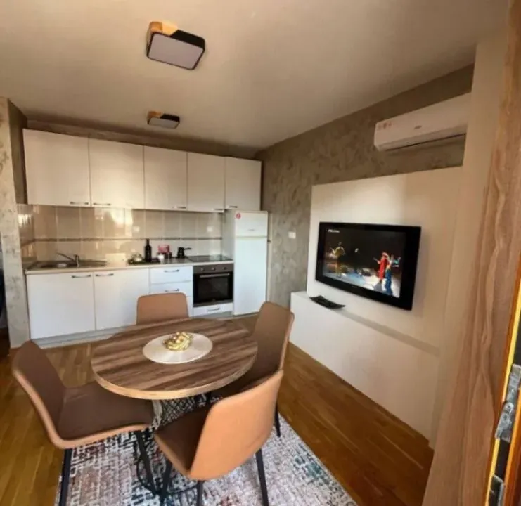 Izdavanje, jednosoban stan, 40m², Budva, Crna Gora