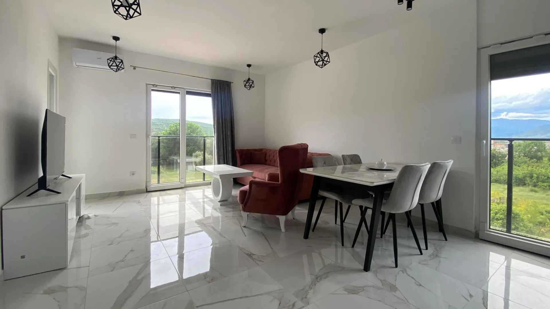 Izdavanje, dvosoban stan, 65m², Radanovići, Kotor