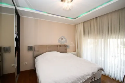 Furnished bedroom with a double bed, wardrobe, and access to the terrace. - image 18