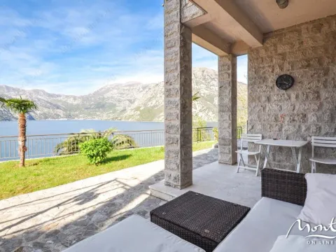 Prodaja, dvosoban stan, 68m2, Kostanjica, Kotor