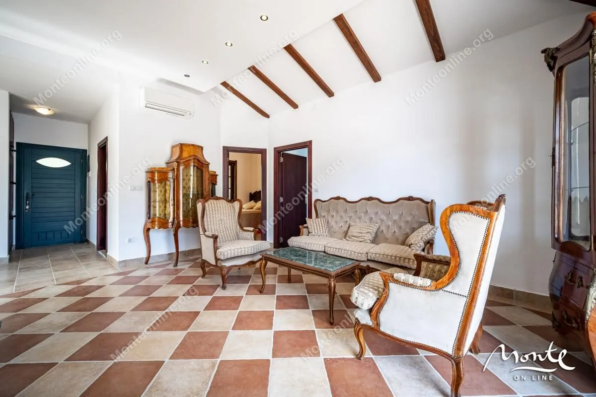 Prodaja, dvosoban stan, 92m², Kostanjica, Kotor