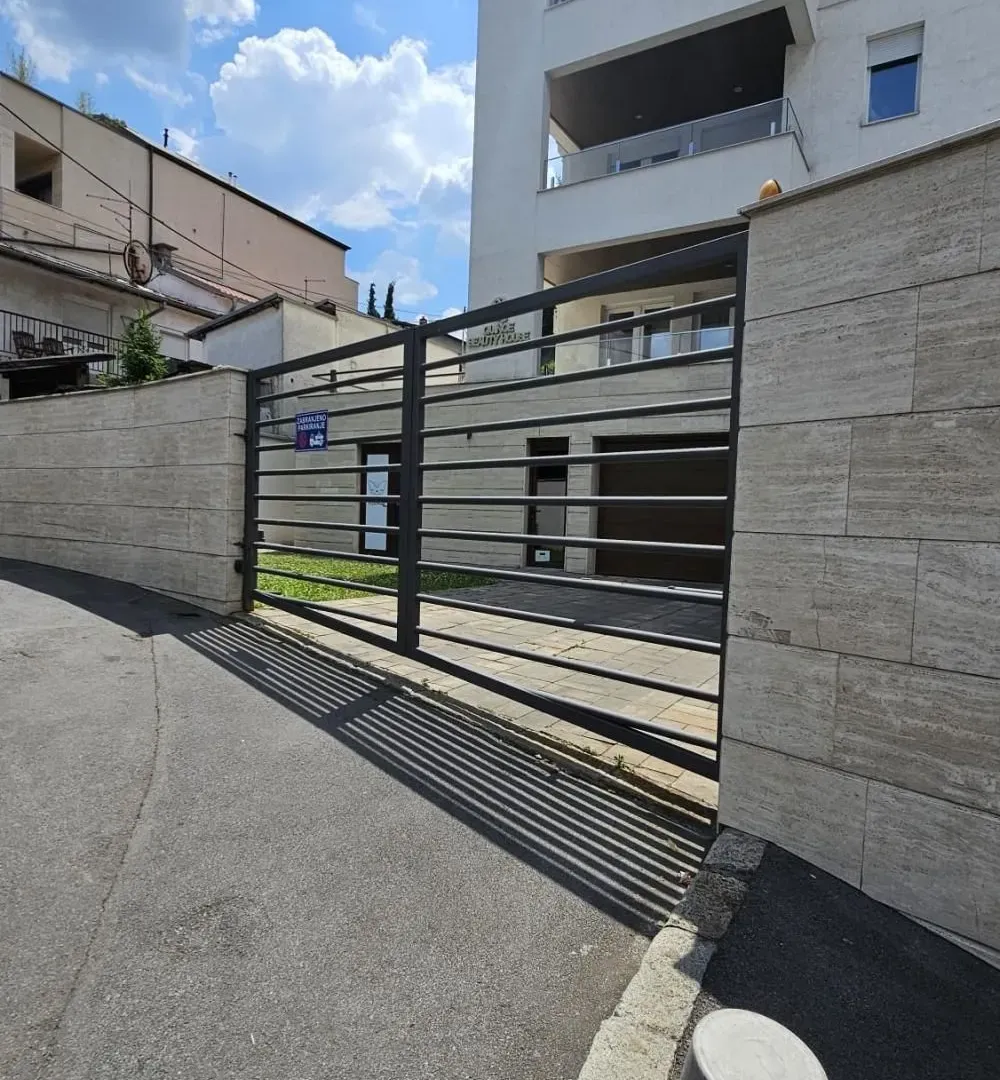 Izdavanje, četvorosoban stan, 157m², Savski Venac, Beograd