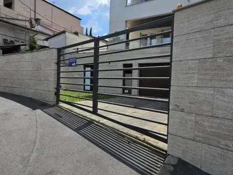 Izdavanje, četvorosoban stan, 157m², Savski Venac, Beograd - image 2