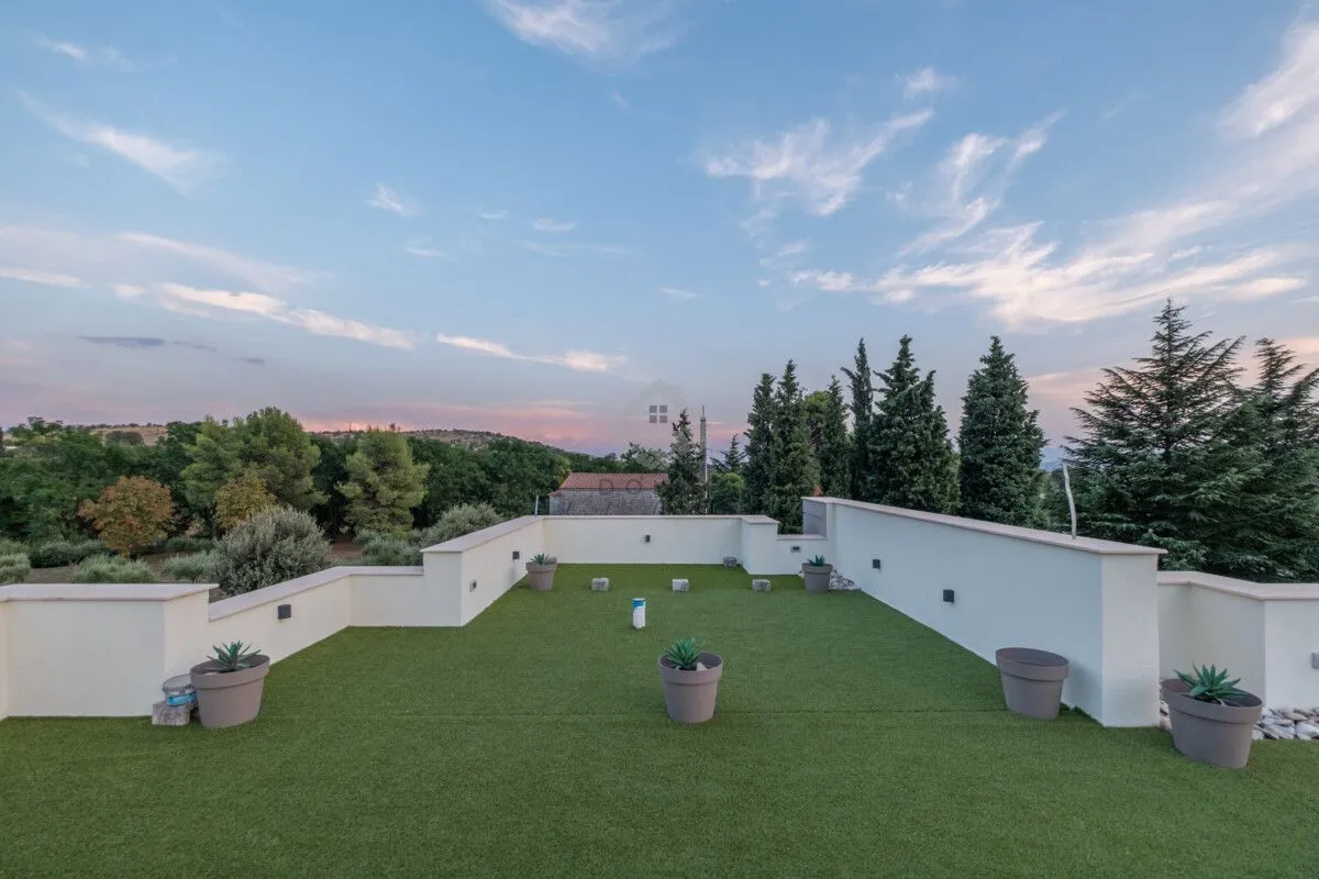 Izdavanje, kuća, 180m², Donja Gorica, Podgorica