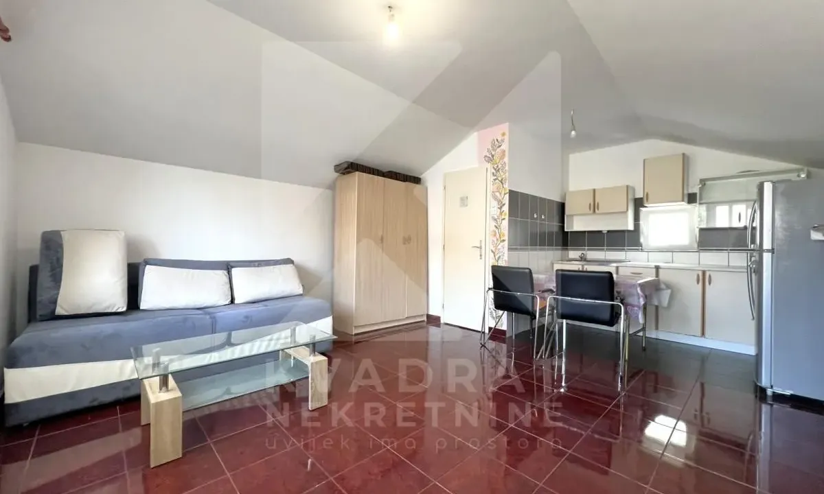 Izdavanje, garsonjera, 25m², Tološka šuma, Podgorica