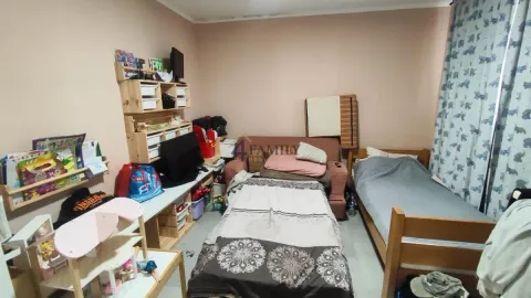 Dečja soba sa krevetima i nameštajem. - image 3