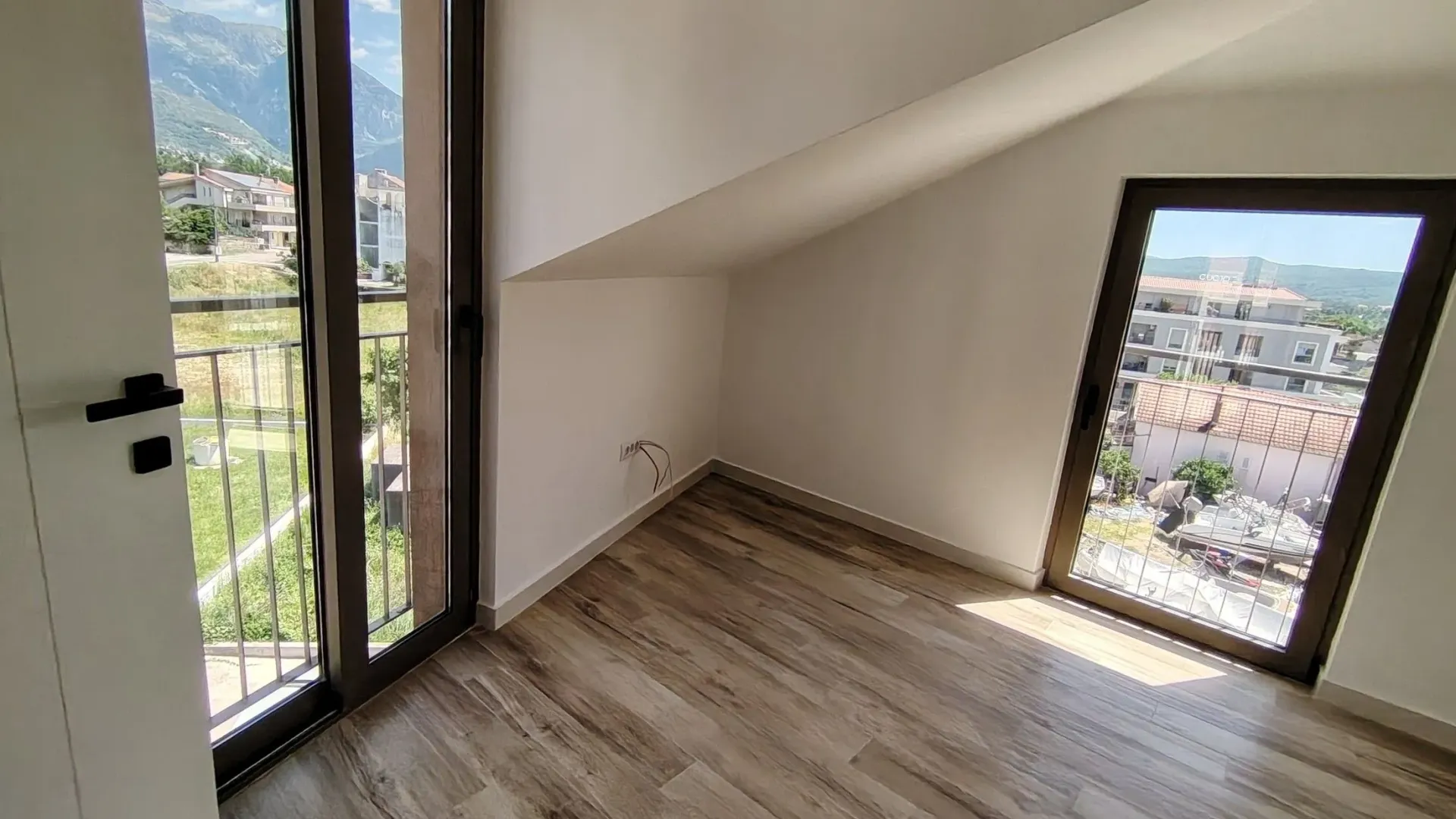 Prodaja, dvosoban stan, 85m², Tivat, Crna Gora