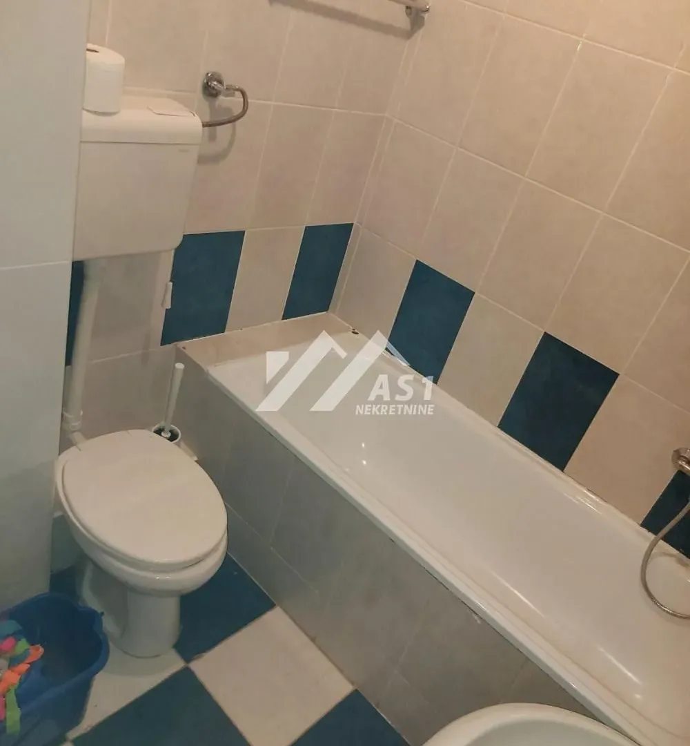 Izdavanje, dvosoban stan, 43m², Centar, Novi Sad