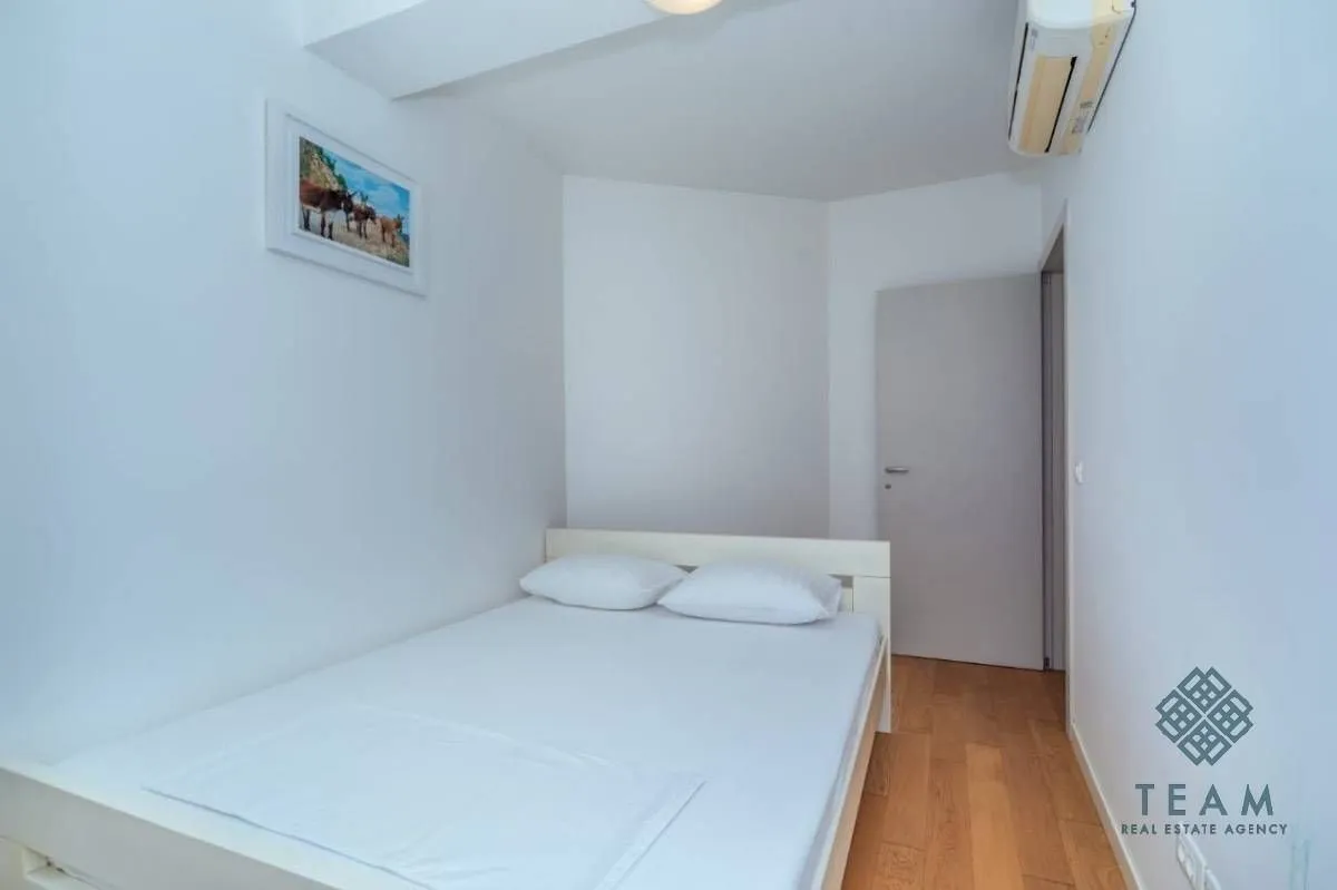 Rent, three bedroom apartment, 72m², Pržno, Budva