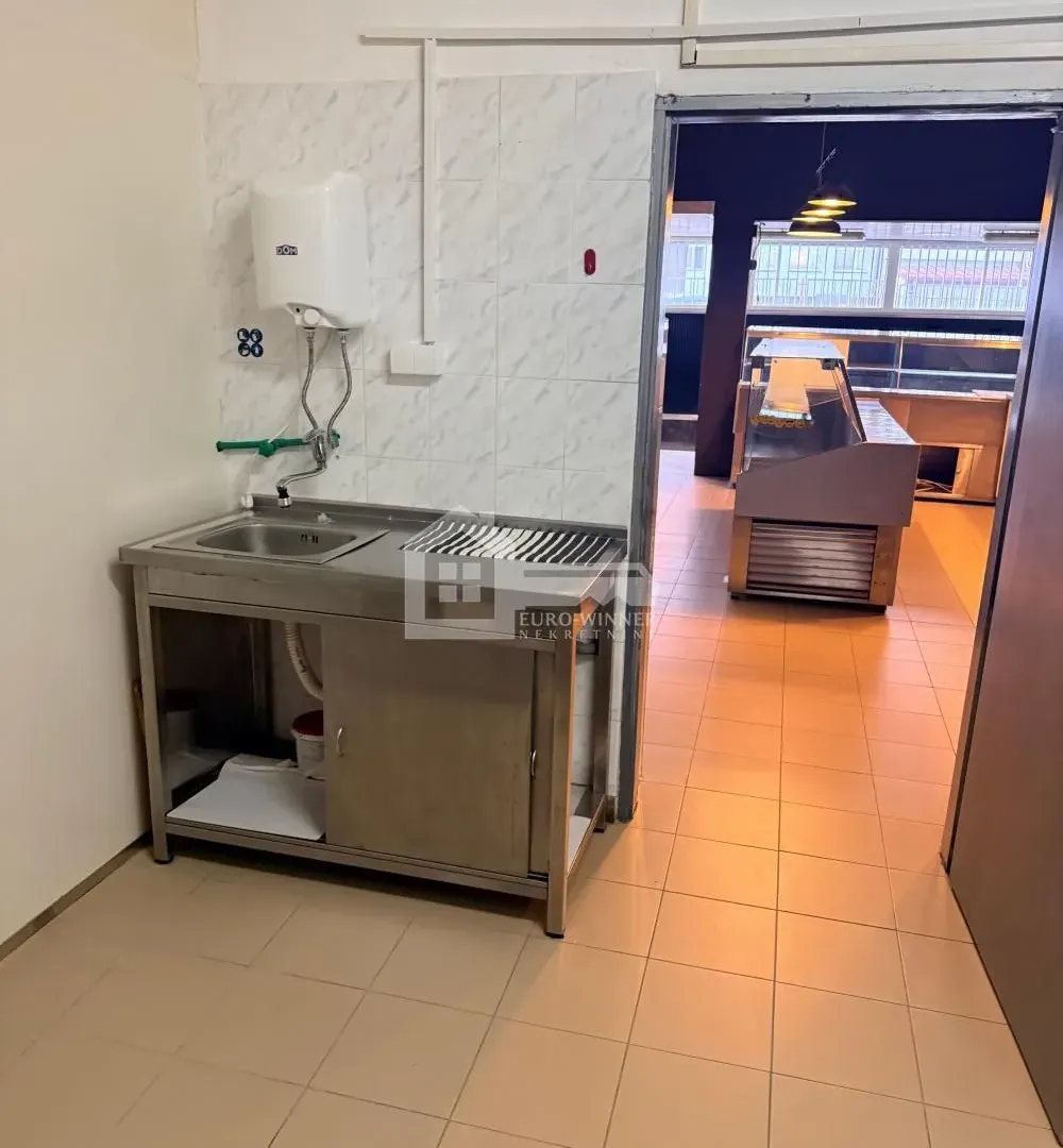 Rent, office space, 65m², Čukarica, Beograd