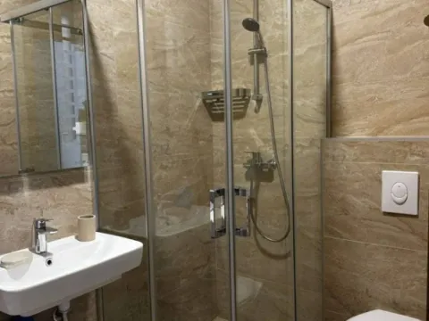 Rent, one bedroom apartment, 45m², Budva, Crna Gora - image 9