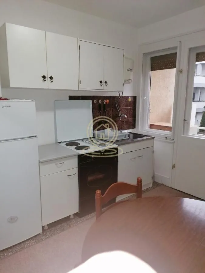 Izdavanje, dvosoban stan, 60m², Sajmište, Novi Sad