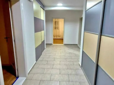 Izdavanje, trosoban stan, 140m², Stari Bar, Bar - image 3