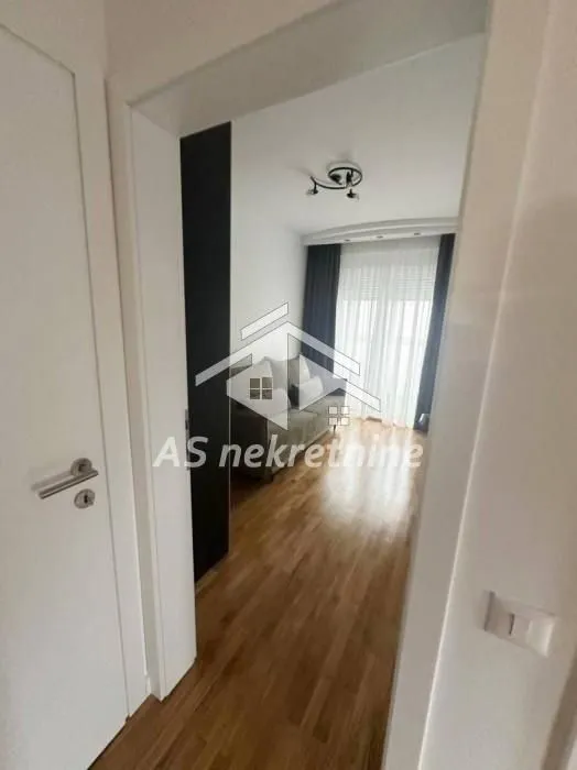 Izdavanje, četvorosoban stan, 105m², Fon (Fon - Bilećka), Voždovac Sve Podlokacije
