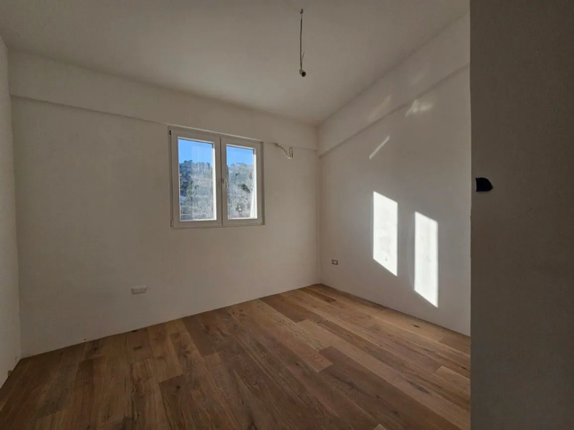 Prodaja, četvorosoban stan, 143m², Momišići, Podgorica