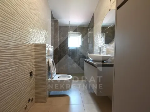 Izdavanje, trosoban stan, 190m², Tološi, Podgorica - image 20