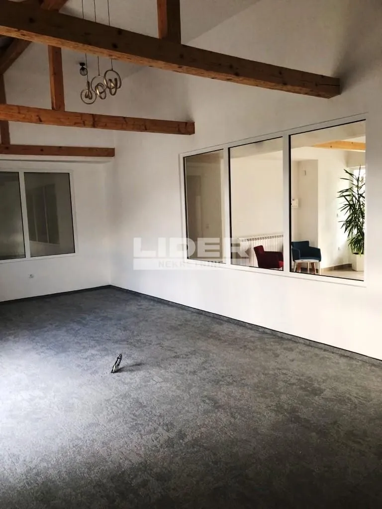 Rent, office space, 325m², Surčin, Beograd