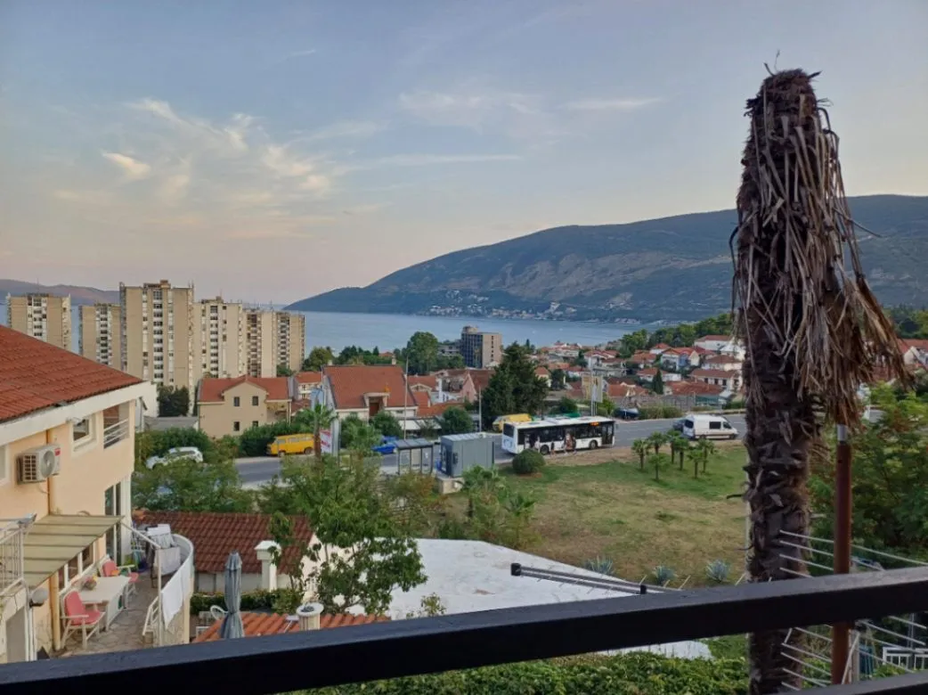 Izdavanje, dvosoban stan, 55m², Igalo-Petlja, Herceg Novi