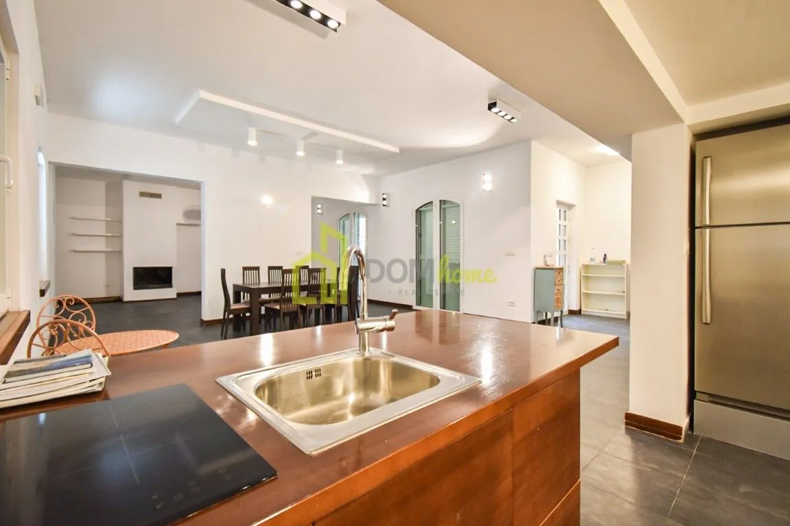 Prodaja, kuća, 230m², Mareza, Podgorica