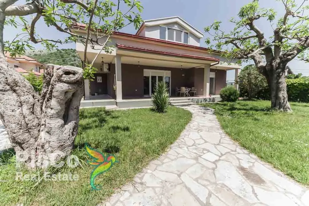 Prodaja, kuća, 200m², Tološi, Podgorica