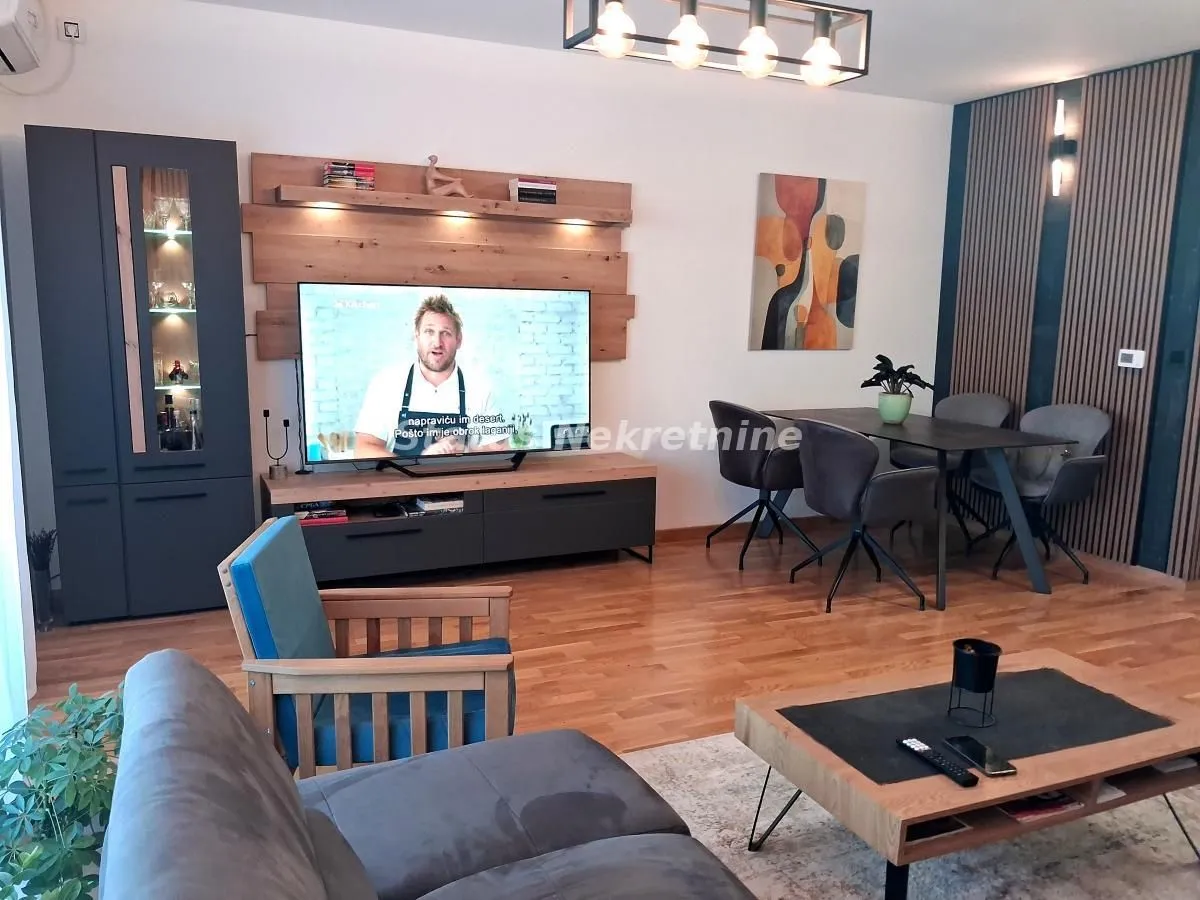 Prodaja, četvorosoban stan, 98m², Petrovaradin, Novi Sad