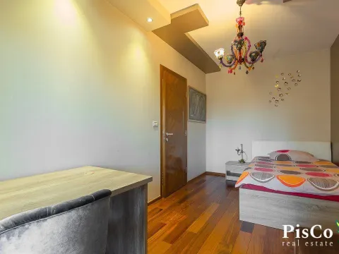 Izdavanje, trosoban stan, 140m², Centar, Podgorica - image 9