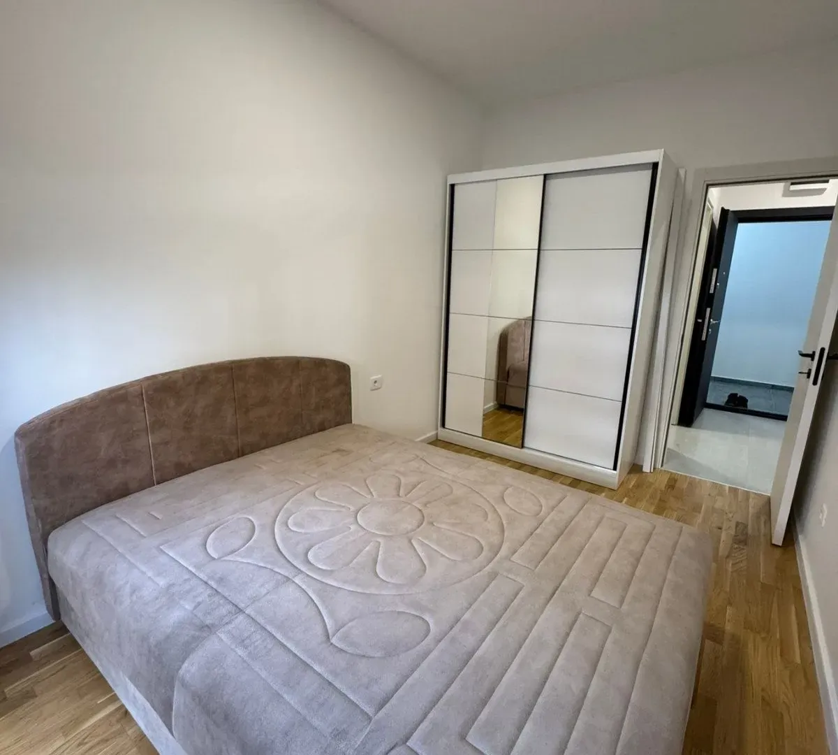 Izdavanje, jednosoban stan, 43m², Stari Aerodrom, Podgorica