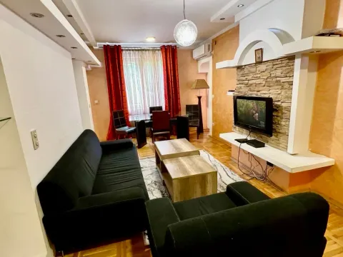 Izdavanje, trosoban stan, 89m², Centar, Podgorica - image 2