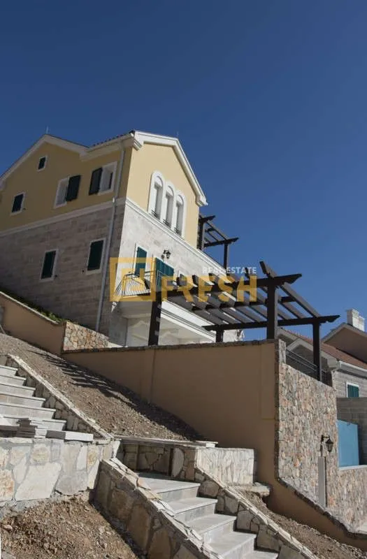 Prodaja, kuća, 253m², Tivat, Crna Gora
