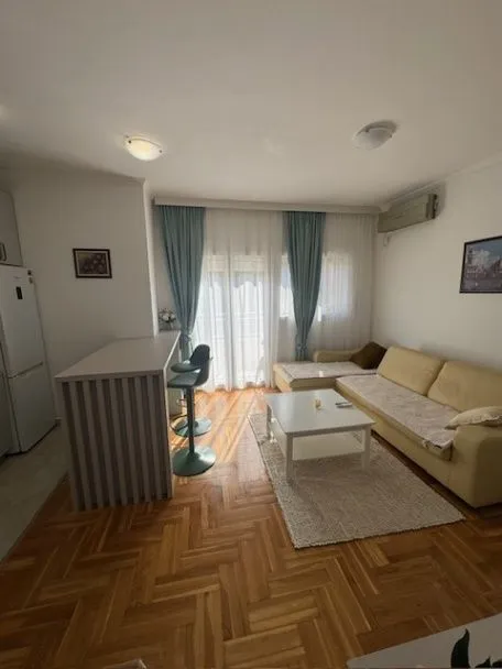 Izdavanje, jednosoban stan, 50m², Budva, Crna Gora