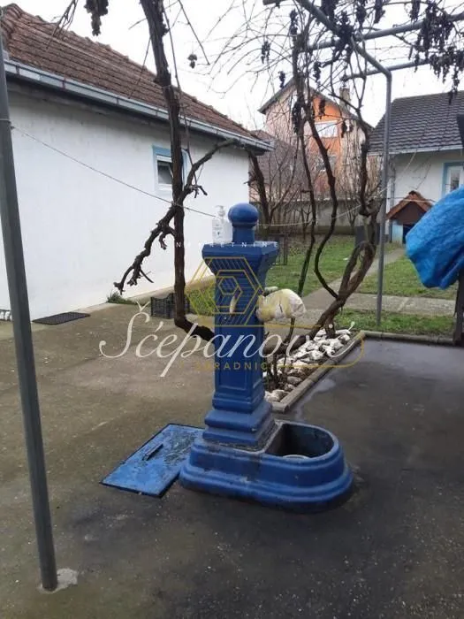 Prodaja, kuća, 360m², Veternik, Novi Sad Sve Podlokacije