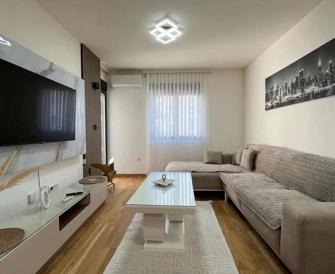 Izdavanje, jednosoban stan, 48m², City Kvart, Podgorica
