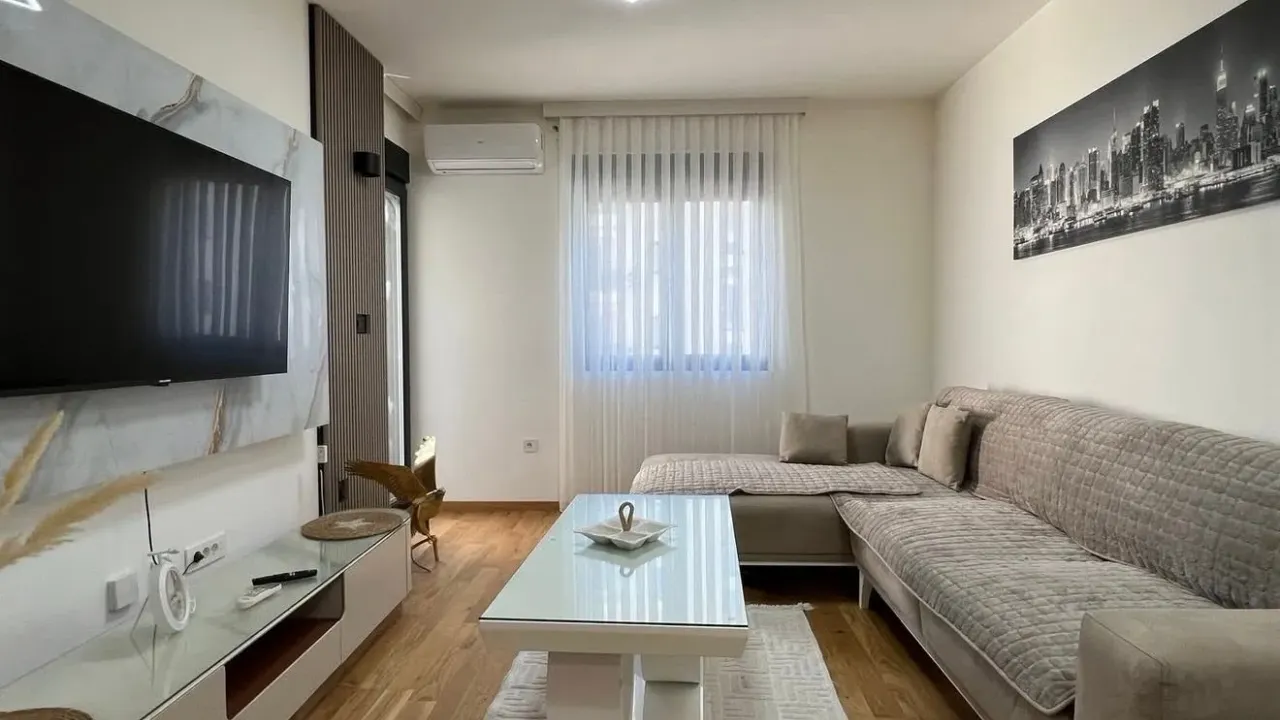 Izdavanje, jednosoban stan, 48m², City Kvart, Podgorica