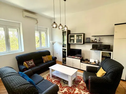 Izdavanje, dvosoban stan, 70m², Centar, Podgorica - image 2