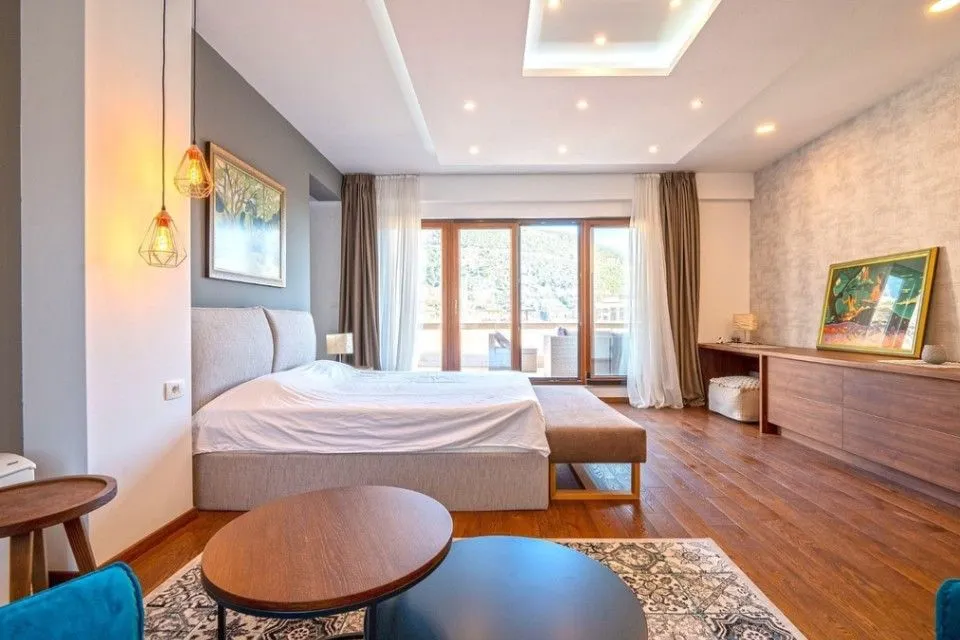 Prodaja, trosoban stan, 170m², Maini, Budva