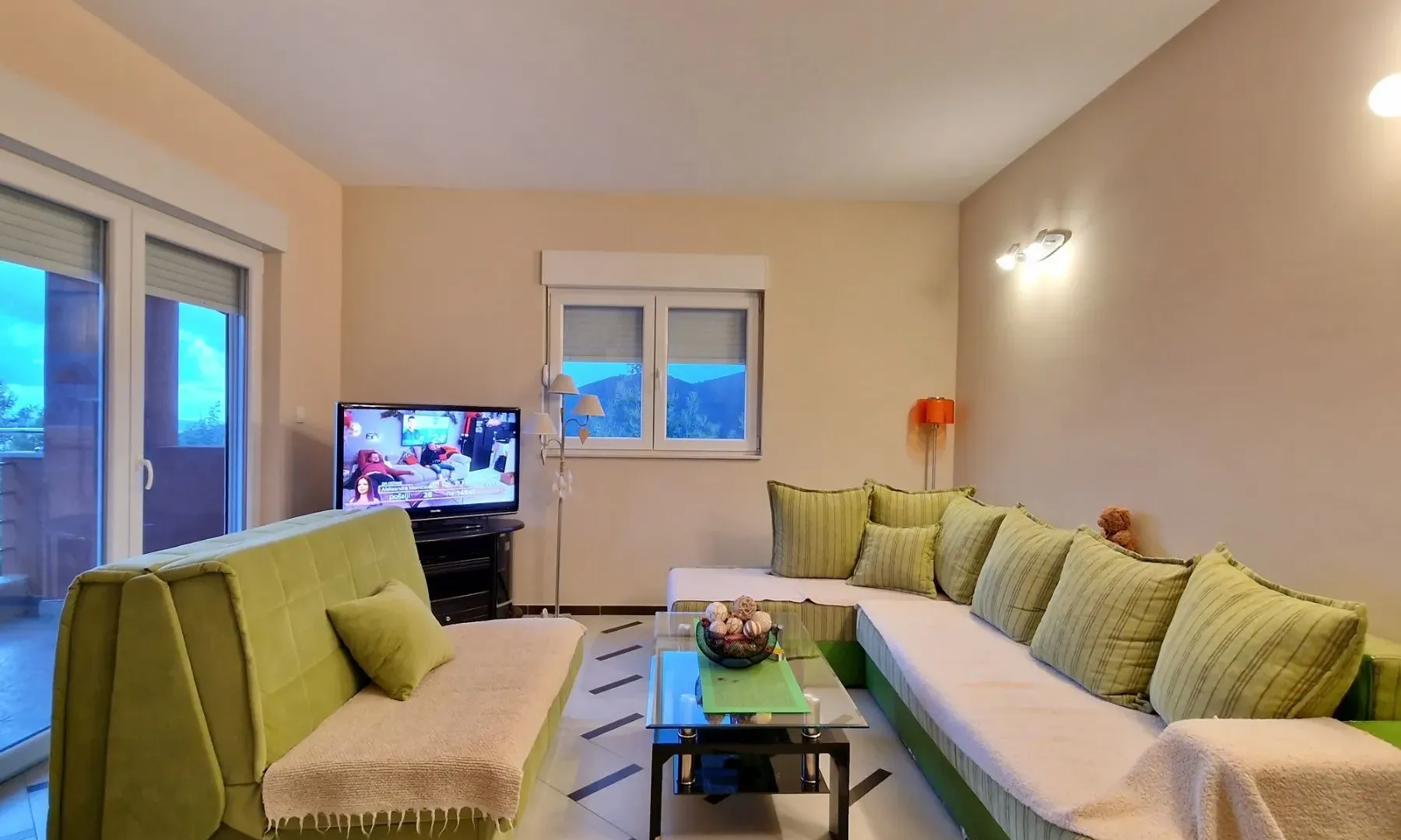 Izdavanje, jednosoban stan, 58m², Prijevor, Budva
