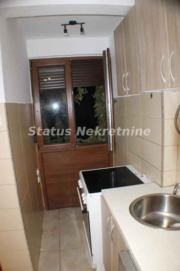 Izdavanje, trosoban stan, 70m², Stari grad, Novi Sad