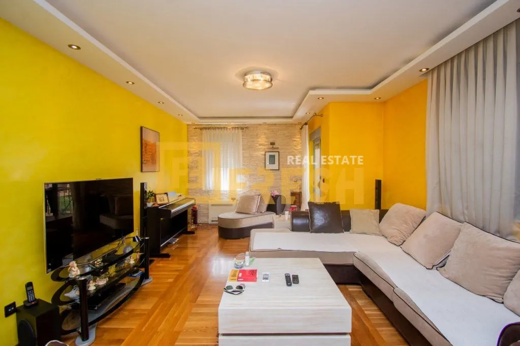 Prodaja, četvorosoban stan, 139m², Momišići, Podgorica
