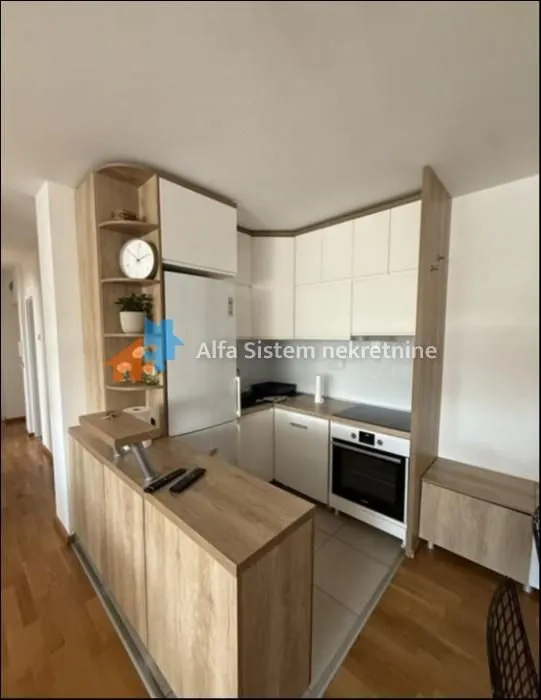 Izdavanje, trosoban stan, 70m², Novi Beograd Blok 1 Fontana, Novi Beograd Sve Podlokacije