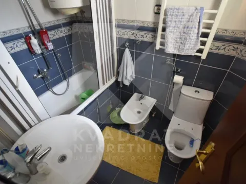 Izdavanje, kuća, 370m², Zagorič, Podgorica - image 16