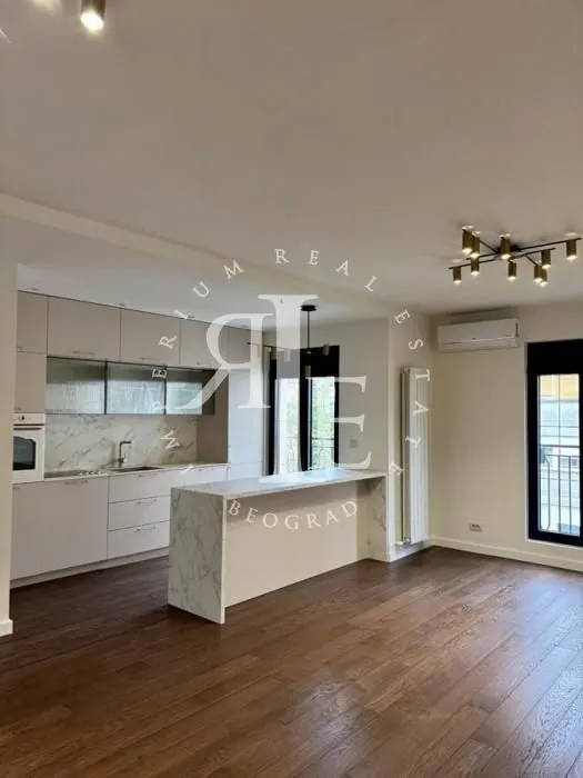 Izdavanje, trosoban stan, 114m², Čubura, Beograd