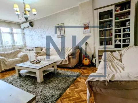 Izdavanje, trosoban stan, 100m², Pejton, Podgorica - image 1