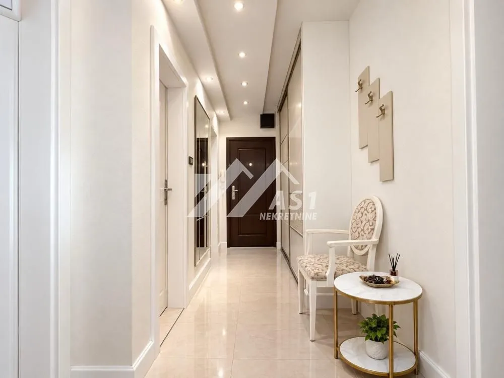 Prodaja, četvorosoban stan, 128m², Socijalno, Novi Sad Sve Podlokacije