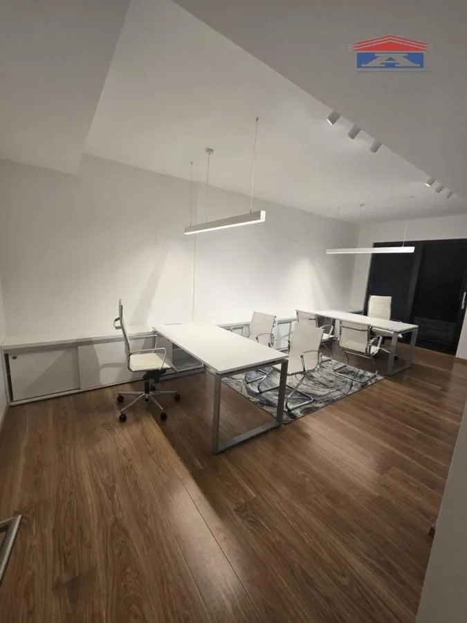 Prodaja, trosoban stan, 101m², Centar, Novi Sad