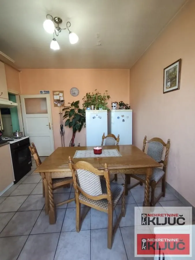 Prodaja, trosoban stan, 71m², Adamovićevo Naselje, Novi Sad Sve Podlokacije
