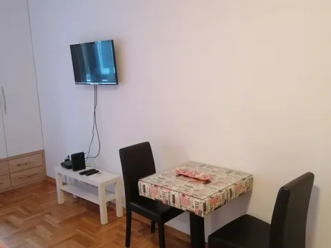 Izdavanje, jednosoban stan, 27m², Centar, Novi Sad - image 8
