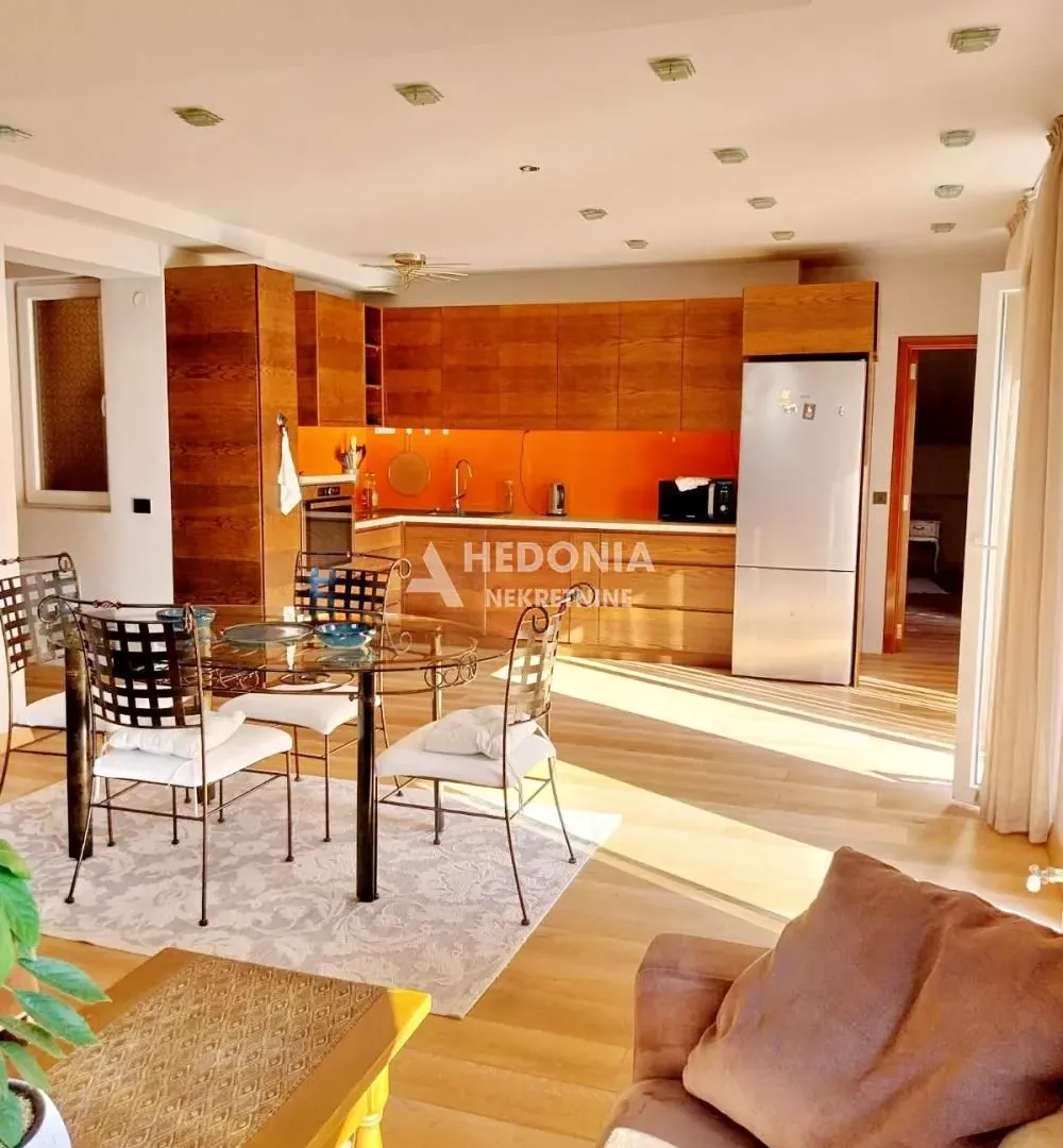 Izdavanje, četvorosoban stan, 120m², Savski Venac, Beograd