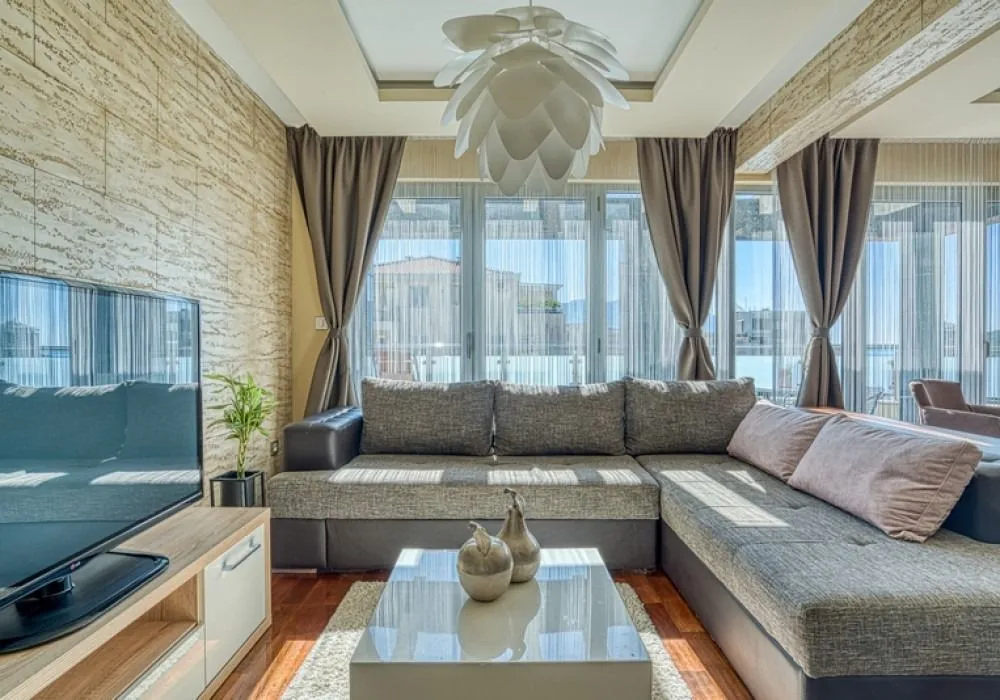 Prodaja, četvorosoban stan, 190m², Rozino, Budva