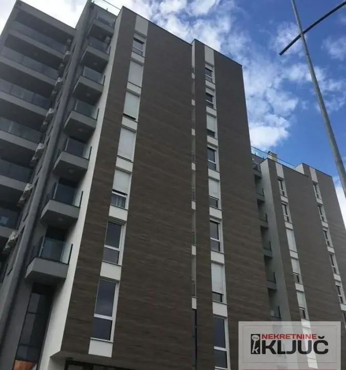 Izdavanje, jednosoban stan, 40m², Adamovićevo Naselje, Novi Sad Sve Podlokacije